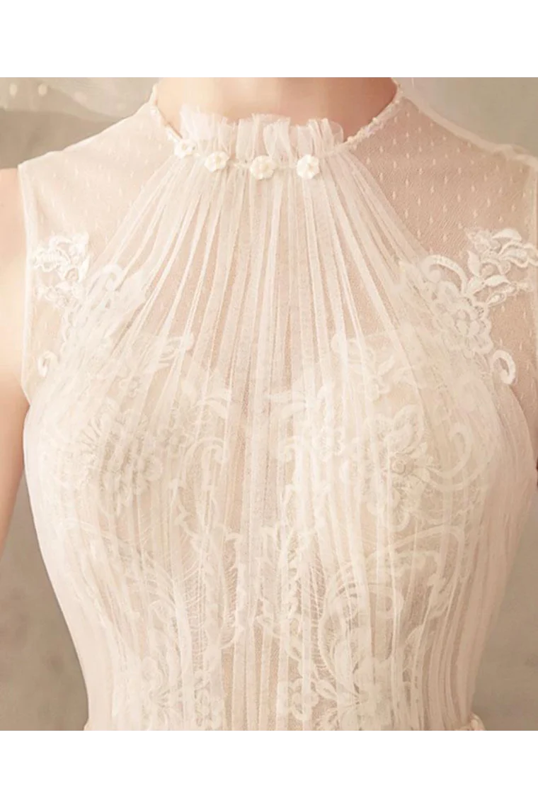 Vestido de novia color marfil con encaje, escote joya, sin mangas, tul plisado y espalda abierta